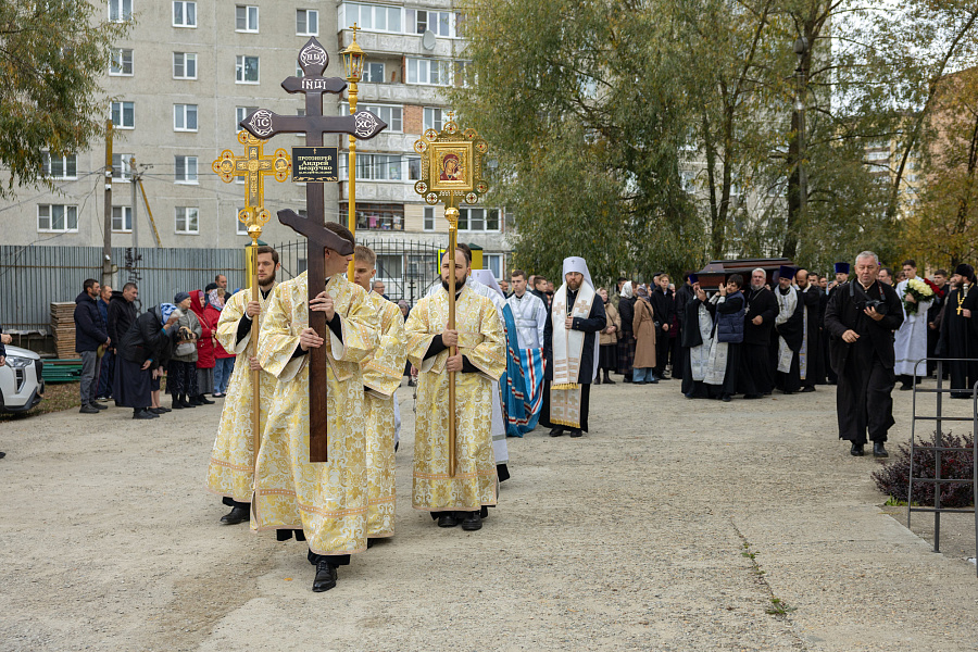 Божественная литургия и отпевание протоиерея Андрея Безручко