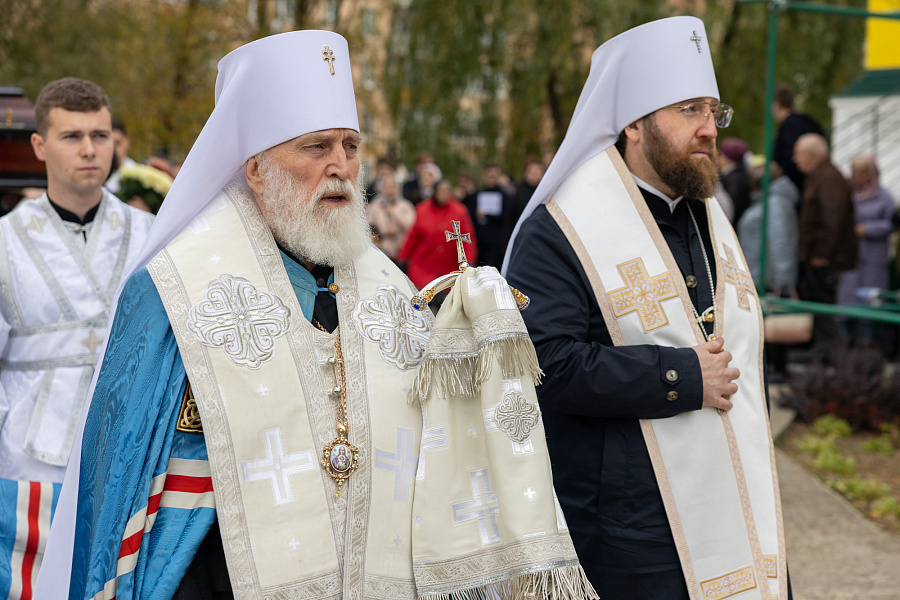 Божественная литургия и отпевание протоиерея Андрея Безручко