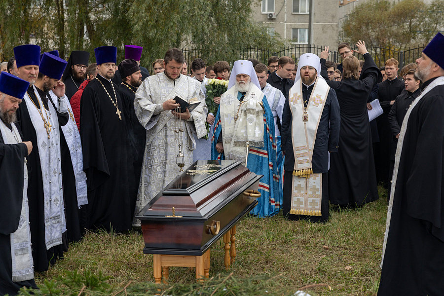 Божественная литургия и отпевание протоиерея Андрея Безручко