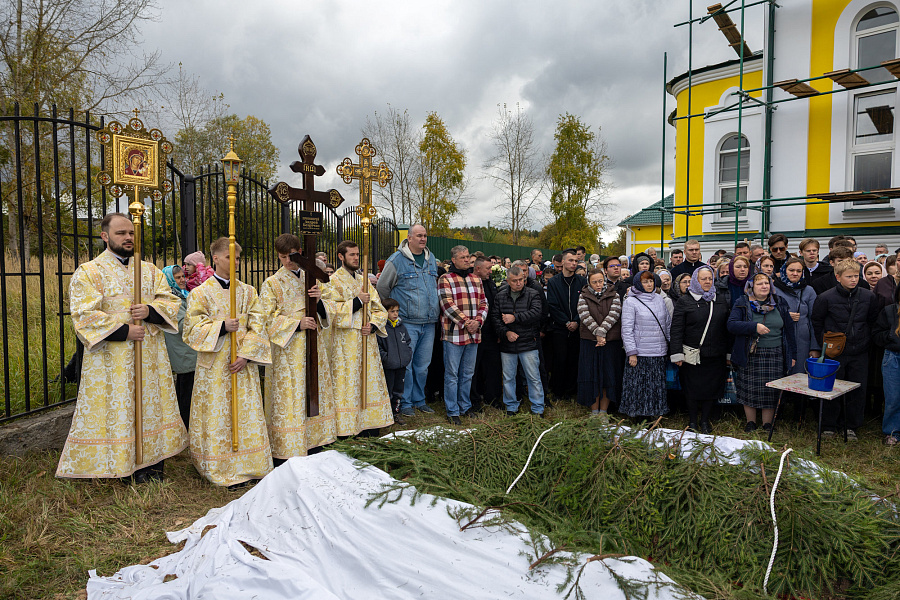 Божественная литургия и отпевание протоиерея Андрея Безручко