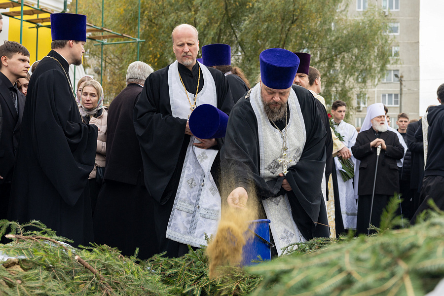 Божественная литургия и отпевание протоиерея Андрея Безручко