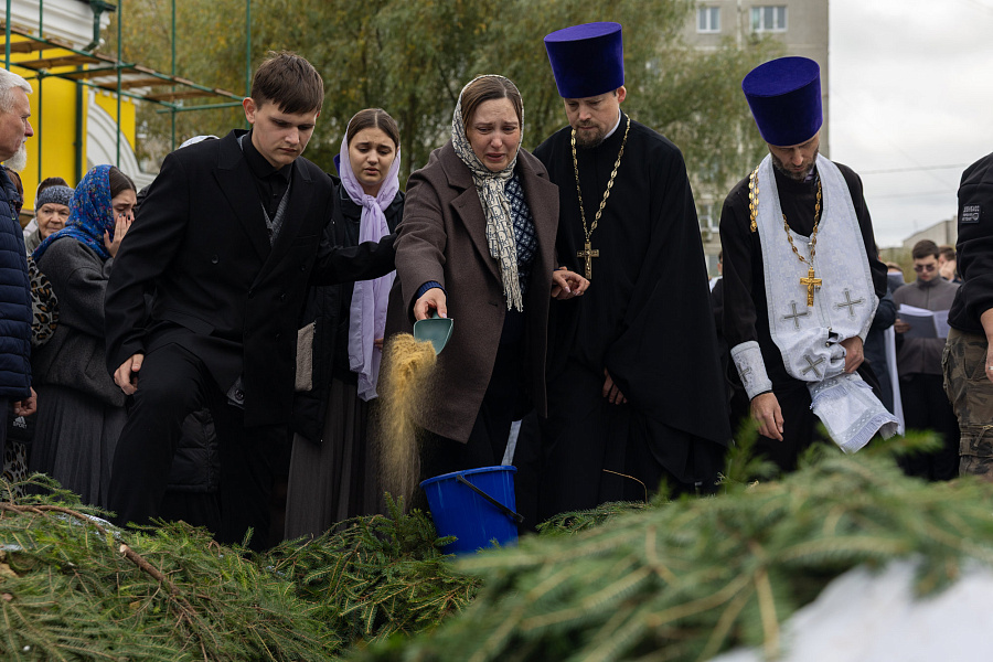 Божественная литургия и отпевание протоиерея Андрея Безручко